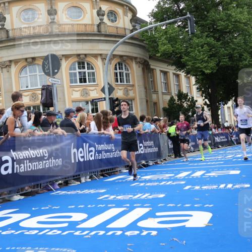 29.06.2025 - hella hamburg halbmarathon Strokosch-Dieckow http://msf.ph/oto/8224633 29.06.2025 10:30:34 Ziel 2460, 2851, 3845, 7231, 7481, 8318, 11413, 12049, 15253, 16713, 17322, 18235 meine-sportfotos.de