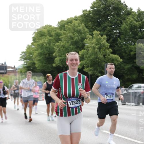 29.06.2025 - hella hamburg halbmarathon Jannik Wohlers http://msf.ph/oto/8224648 29.06.2025 10:27:35 Lombardsbrücke 1148, 5177, 5847, 6632, 7497, 8215, 9567, 11692, 11739, 12780, 12823, 12842, 13568, 13678, 13860, 14155, 15607, 15608, 16569, 16804 meine-sportfotos.de