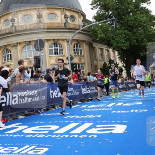 29.06.2025 - hella hamburg halbmarathon Strokosch-Dieckow http://msf.ph/oto/8224683 29.06.2025 10:30:35 Ziel 2460, 2851, 3845, 7231, 7481, 8318, 11413, 12049, 15253, 16713, 17322, 18235 meine-sportfotos.de
