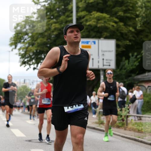 29.06.2025 - hella hamburg halbmarathon Yannick Fuchs http://msf.ph/oto/8224684 29.06.2025 10:46:26 20KM 2444, 2814, 3258, 3715, 4121, 4557, 4558, 4837, 5032, 5093, 5116, 5378, 5399, 5482, 6164, 6390, 6561, 6562, 7130, 7178, 7312, 7475, 7732, 7896, 8139, 8172, 8316, 8661, 8720, 8977, 9093, 9145, 9876, 10115, 11459, 12135, 12519, 13301, 13327, 14300, 14791, 15001, 15144, 15275, 15427, 15446, 15506, 15690, 16320, 16357, 17773, 18801 meine-sportfotos.de