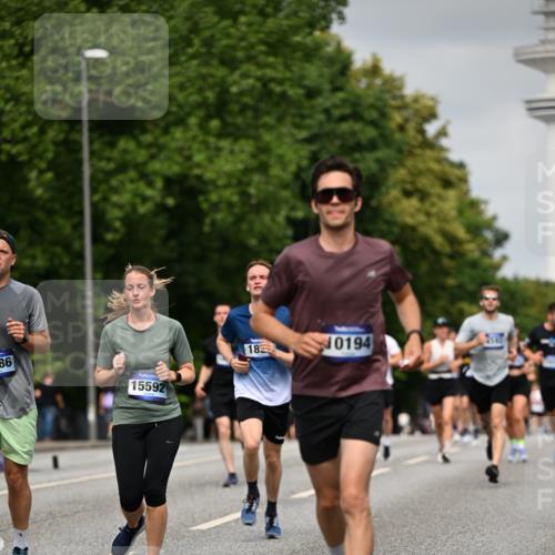 29.06.2025 - hella hamburg halbmarathon Dr. Thomas Lammeyer http://msf.ph/oto/8224989 29.06.2025 10:13:10 Kennedybrücke 1823, 2427, 3762, 4592, 4859, 7081, 7198, 9297, 9306, 9823, 9951, 9958, 10035, 10092, 10194, 10609 meine-sportfotos.de
