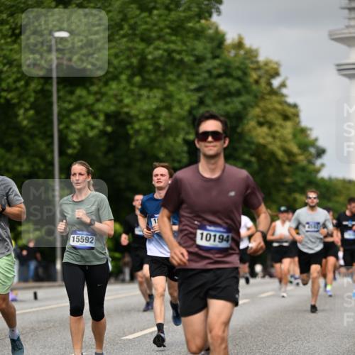 29.06.2025 - hella hamburg halbmarathon Dr. Thomas Lammeyer http://msf.ph/oto/8225032 29.06.2025 10:13:10 Kennedybrücke 1823, 2427, 3762, 4592, 4859, 7081, 7198, 9297, 9306, 9823, 9951, 9958, 10035, 10092, 10194, 10609 meine-sportfotos.de