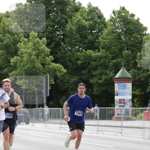 29.06.2025 - hella hamburg halbmarathon Jannik Wohlers http://msf.ph/oto/8225046 29.06.2025 10:27:36 Lombardsbrücke 1148, 5177, 5369, 5847, 6632, 7497, 8215, 9567, 11692, 11739, 12780, 12823, 12842, 13568, 13678, 13860, 14155, 15123, 15607, 15608, 16569, 16804 meine-sportfotos.de