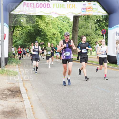 29.06.2025 - hella hamburg halbmarathon MichiJ http://msf.ph/oto/8225094 29.06.2025 10:25:19 Zwischen KM18-KM19 1385, 2121, 2399, 5042, 6915, 6993, 12916, 13991, 14601, 14789 meine-sportfotos.de