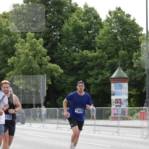 29.06.2025 - hella hamburg halbmarathon Jannik Wohlers http://msf.ph/oto/8225095 29.06.2025 10:27:37 Lombardsbrücke 1148, 5177, 5369, 5847, 6632, 7497, 8215, 9567, 11692, 11739, 12780, 12823, 12842, 13568, 13678, 13860, 14155, 15123, 15607, 15608, 16569, 16804 meine-sportfotos.de
