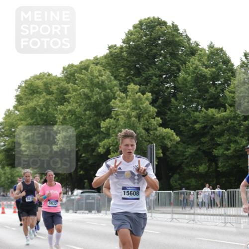 29.06.2025 - hella hamburg halbmarathon Jannik Wohlers http://msf.ph/oto/8225206 29.06.2025 10:27:37 Lombardsbrücke 1148, 5177, 5369, 5847, 6632, 7497, 8215, 9567, 11692, 11739, 12780, 12823, 12842, 13568, 13678, 13860, 14155, 15123, 15607, 15608, 16569, 16804 meine-sportfotos.de