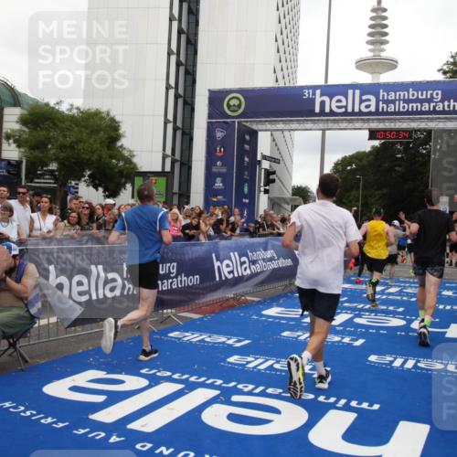 29.06.2025 - hella hamburg halbmarathon Michael Strokosch http://msf.ph/oto/8225225 29.06.2025 10:50:33 Ziel 3414, 4127, 5447, 6282, 6795, 7397, 8153, 11455, 12035, 12624, 13812, 14626, 16806, 17247, 17319, 18394 meine-sportfotos.de