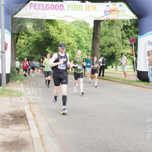 29.06.2025 - hella hamburg halbmarathon MichiJ http://msf.ph/oto/8225251 29.06.2025 10:25:20 Zwischen KM18-KM19 1385, 2121, 2399, 5042, 6915, 6993, 7154, 11833, 12916, 13991, 14601, 14789 meine-sportfotos.de