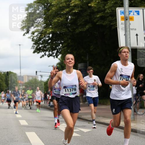 29.06.2025 - hella hamburg halbmarathon Yannick Fuchs http://msf.ph/oto/8225292 29.06.2025 10:33:20 20KM 1164, 2262, 2719, 2849, 2980, 3014, 3136, 3431, 5091, 5248, 6095, 6682, 6684, 7110, 8091, 9403, 10218, 11055, 11281, 11282, 11379, 11447, 12137, 12915, 13755, 13800, 14905, 15372, 15561, 16280, 17154, 17646, 17722, 18188, 18761, 19004, 19151 meine-sportfotos.de