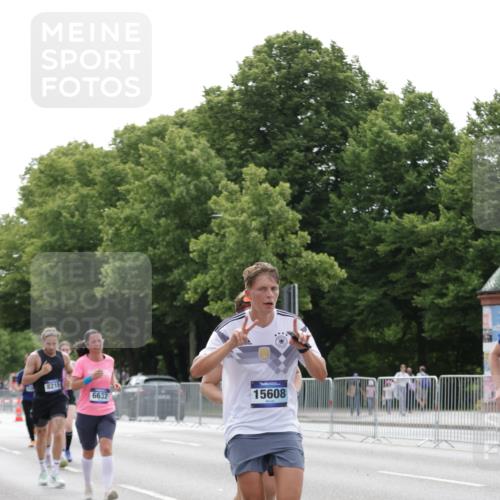 29.06.2025 - hella hamburg halbmarathon Jannik Wohlers http://msf.ph/oto/8225314 29.06.2025 10:27:37 Lombardsbrücke 1148, 5177, 5369, 5847, 6632, 7497, 8215, 9567, 11692, 11739, 12780, 12823, 12842, 13568, 13678, 13860, 14155, 15123, 15607, 15608, 16569, 16804 meine-sportfotos.de
