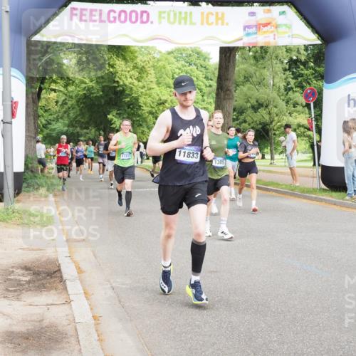 29.06.2025 - hella hamburg halbmarathon MichiJ http://msf.ph/oto/8225321 29.06.2025 10:25:21 Zwischen KM18-KM19 1385, 2121, 2399, 5042, 6915, 6993, 7154, 11833, 12916, 13991, 14601, 17217 meine-sportfotos.de