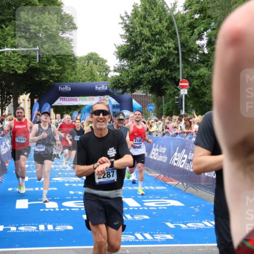 29.06.2025 - hella hamburg halbmarathon Zöllner http://msf.ph/oto/8225355 29.06.2025 10:52:52 Ziel 1257, 1258, 1657, 2287, 2444, 2814, 2910, 4557, 4558, 5077, 5169, 5194, 8172, 8720, 8955, 9065, 9163, 10811, 11217, 11992, 14198, 14286, 14805, 16467, 17198, 18331, 19244 meine-sportfotos.de