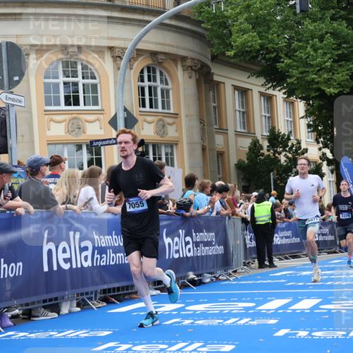29.06.2025 - hella hamburg halbmarathon Strokosch-Dieckow http://msf.ph/oto/8225384 29.06.2025 10:30:47 Ziel 3379, 7055, 7481, 7880, 9381, 9508, 18871 meine-sportfotos.de
