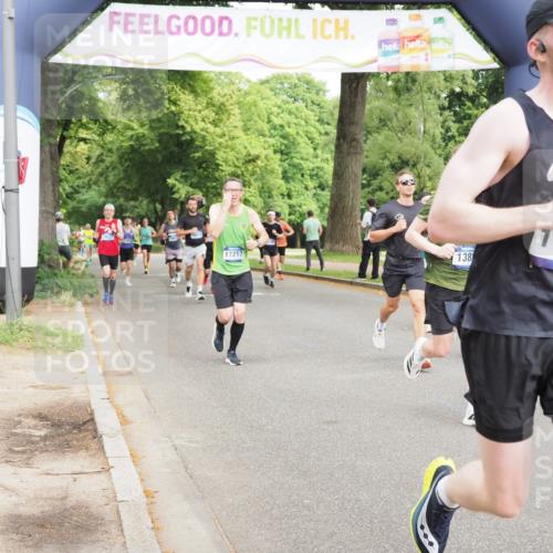 29.06.2025 - hella hamburg halbmarathon MichiJ http://msf.ph/oto/8225412 29.06.2025 10:25:21 Zwischen KM18-KM19 1385, 2121, 2399, 5042, 6915, 6993, 7154, 11833, 12916, 13991, 14601, 17217 meine-sportfotos.de