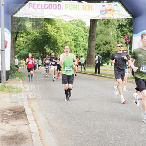 29.06.2025 - hella hamburg halbmarathon MichiJ http://msf.ph/oto/8225437 29.06.2025 10:25:22 Zwischen KM18-KM19 1385, 2121, 2399, 5042, 6915, 6993, 7154, 11833, 12916, 13991, 14601, 16158, 17217 meine-sportfotos.de