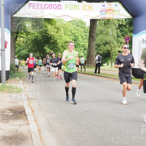 29.06.2025 - hella hamburg halbmarathon MichiJ http://msf.ph/oto/8225449 29.06.2025 10:25:22 Zwischen KM18-KM19 1385, 2121, 2399, 5042, 6915, 6993, 7154, 11833, 12916, 13991, 14601, 16158, 17217 meine-sportfotos.de