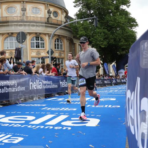 29.06.2025 - hella hamburg halbmarathon Strokosch-Dieckow http://msf.ph/oto/8225462 29.06.2025 10:30:48 Ziel 3379, 7055, 7880, 9381, 9508, 18871 meine-sportfotos.de