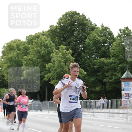 29.06.2025 - hella hamburg halbmarathon Jannik Wohlers http://msf.ph/oto/8225488 29.06.2025 10:27:37 Lombardsbrücke 1148, 5177, 5369, 5847, 6632, 7497, 8215, 9567, 11692, 11739, 12780, 12823, 12842, 13568, 13678, 13860, 14155, 15123, 15607, 15608, 16569, 16804 meine-sportfotos.de