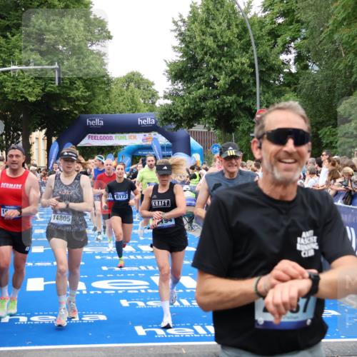 29.06.2025 - hella hamburg halbmarathon Zöllner http://msf.ph/oto/8225489 29.06.2025 10:52:53 Ziel 1257, 1258, 1657, 2099, 2444, 2814, 2910, 4557, 4558, 5077, 5169, 5194, 8172, 8720, 8955, 9065, 9163, 10724, 10811, 11217, 11992, 14198, 14286, 14805, 17198, 18331, 19244 meine-sportfotos.de