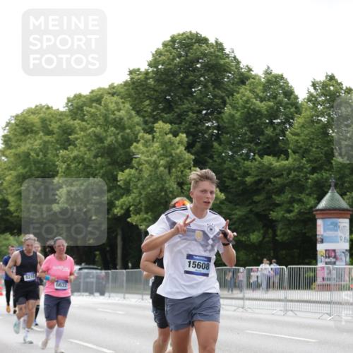 29.06.2025 - hella hamburg halbmarathon Jannik Wohlers http://msf.ph/oto/8225549 29.06.2025 10:27:38 Lombardsbrücke 1148, 5177, 5369, 5847, 6632, 7497, 8215, 9567, 11692, 11739, 12780, 12823, 12842, 13568, 13678, 13860, 14155, 15123, 15607, 15608, 16569, 16804 meine-sportfotos.de