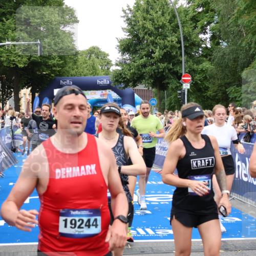 29.06.2025 - hella hamburg halbmarathon Zöllner http://msf.ph/oto/8225661 29.06.2025 10:52:55 Ziel 1257, 1258, 1657, 2099, 2444, 2814, 2910, 4557, 4558, 4770, 5077, 5169, 8139, 8172, 8720, 8955, 9065, 9163, 10724, 10811, 11217, 11992, 14198, 14286, 17198 meine-sportfotos.de