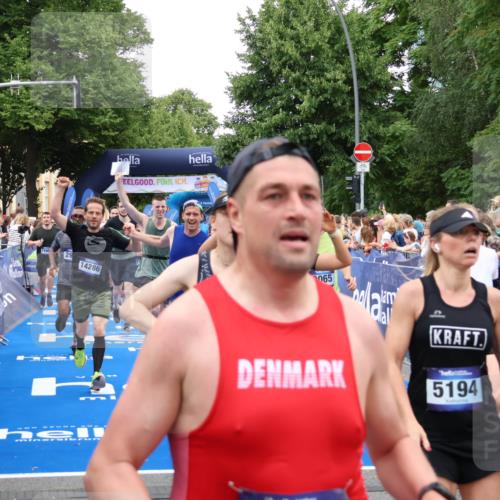 29.06.2025 - hella hamburg halbmarathon Zöllner http://msf.ph/oto/8225673 29.06.2025 10:52:55 Ziel 1257, 1258, 1657, 2099, 2444, 2814, 2910, 4557, 4558, 4770, 5077, 5169, 8139, 8172, 8720, 8955, 9065, 9163, 10724, 10811, 11217, 11992, 14198, 14286, 17198 meine-sportfotos.de