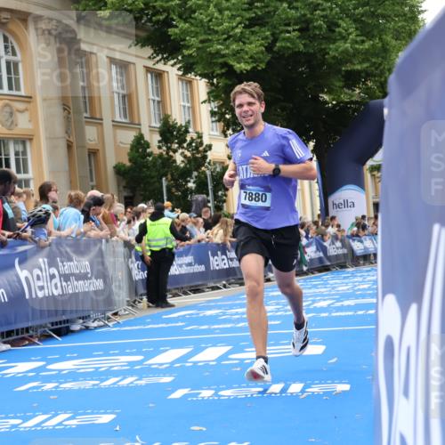 29.06.2025 - hella hamburg halbmarathon Strokosch-Dieckow http://msf.ph/oto/8225699 29.06.2025 10:30:54 Ziel 3379, 7880, 9381, 16508 meine-sportfotos.de