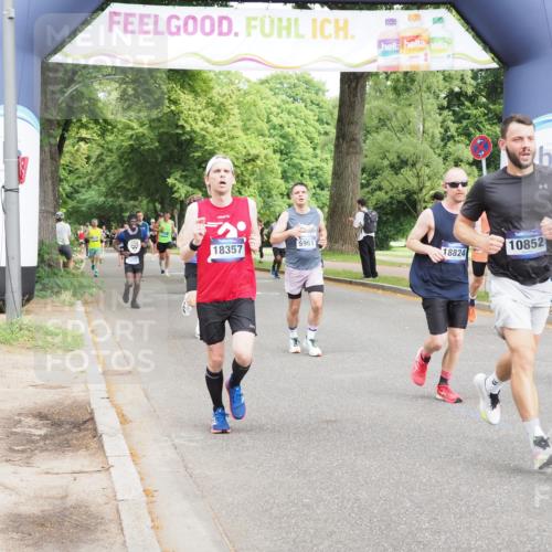 29.06.2025 - hella hamburg halbmarathon MichiJ http://msf.ph/oto/8225717 29.06.2025 10:25:25 Zwischen KM18-KM19 1385, 2399, 3959, 6915, 7152, 7154, 10852, 11833, 12051, 12168, 12916, 13991, 14601, 16158, 17217, 18357, 18824 meine-sportfotos.de