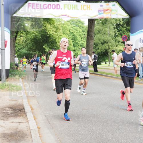 29.06.2025 - hella hamburg halbmarathon MichiJ http://msf.ph/oto/8225755 29.06.2025 10:25:26 Zwischen KM18-KM19 1385, 2399, 3959, 5961, 6915, 7152, 7154, 10852, 11833, 12051, 12168, 12916, 16158, 17217, 18357, 18824 meine-sportfotos.de