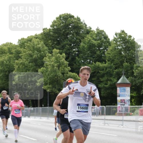 29.06.2025 - hella hamburg halbmarathon Jannik Wohlers http://msf.ph/oto/8225770 29.06.2025 10:27:38 Lombardsbrücke 1148, 5177, 5369, 5847, 6632, 7497, 8215, 9567, 11692, 11739, 12780, 12823, 12842, 13568, 13678, 13860, 14155, 15123, 15607, 15608, 16569, 16804 meine-sportfotos.de