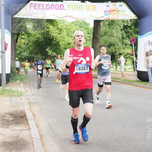 29.06.2025 - hella hamburg halbmarathon MichiJ http://msf.ph/oto/8225842 29.06.2025 10:25:26 Zwischen KM18-KM19 1385, 2399, 3959, 5961, 6915, 7152, 7154, 10852, 11833, 12051, 12168, 12916, 16158, 17217, 18357, 18824 meine-sportfotos.de