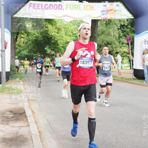 29.06.2025 - hella hamburg halbmarathon MichiJ http://msf.ph/oto/8225858 29.06.2025 10:25:26 Zwischen KM18-KM19 1385, 2399, 3959, 5961, 6915, 7152, 7154, 10852, 11833, 12051, 12168, 12916, 16158, 17217, 18357, 18824 meine-sportfotos.de
