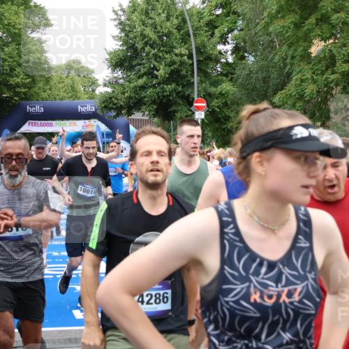 29.06.2025 - hella hamburg halbmarathon Zöllner http://msf.ph/oto/8225919 29.06.2025 10:52:58 Ziel 1257, 1258, 1657, 2099, 2444, 2814, 2910, 4557, 4558, 4770, 5077, 5907, 8139, 8720, 8955, 10724, 10811, 11217, 11992, 12519, 14791, 15430, 18720 meine-sportfotos.de