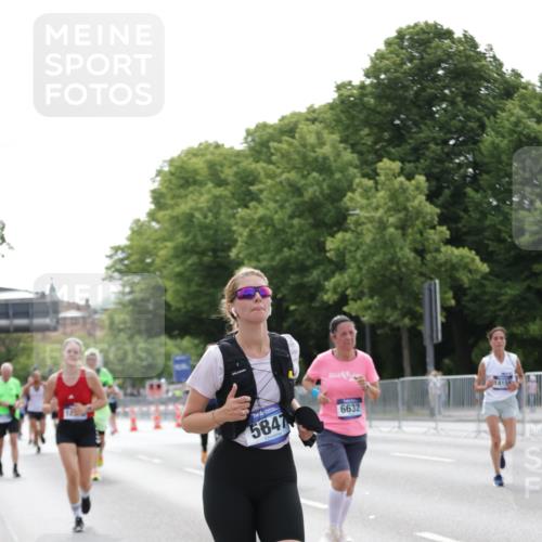 29.06.2025 - hella hamburg halbmarathon Jannik Wohlers http://msf.ph/oto/8225940 29.06.2025 10:27:39 Lombardsbrücke 1148, 5369, 5847, 6632, 7497, 8215, 9567, 11692, 11739, 12780, 12823, 12842, 13568, 13678, 13860, 14155, 15123, 15607, 15608, 16569, 16804, 18256 meine-sportfotos.de