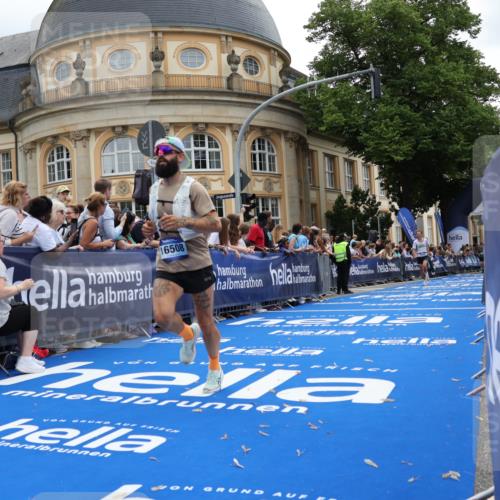 29.06.2025 - hella hamburg halbmarathon Strokosch-Dieckow http://msf.ph/oto/8225944 29.06.2025 10:31:02 Ziel 5826, 10929, 16508, 18177 meine-sportfotos.de