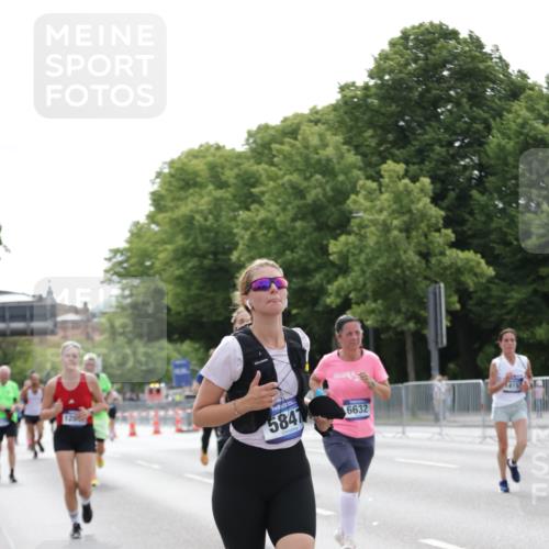 29.06.2025 - hella hamburg halbmarathon Jannik Wohlers http://msf.ph/oto/8225998 29.06.2025 10:27:39 Lombardsbrücke 1148, 5369, 5847, 6632, 7497, 8215, 9567, 11692, 11739, 12780, 12823, 12842, 13568, 13678, 13860, 14155, 15123, 15607, 15608, 16569, 16804, 18256 meine-sportfotos.de