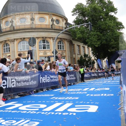 29.06.2025 - hella hamburg halbmarathon Strokosch-Dieckow http://msf.ph/oto/8226009 29.06.2025 10:31:06 Ziel 3201, 5826, 10017, 10298, 10929, 12232, 13754, 18177 meine-sportfotos.de