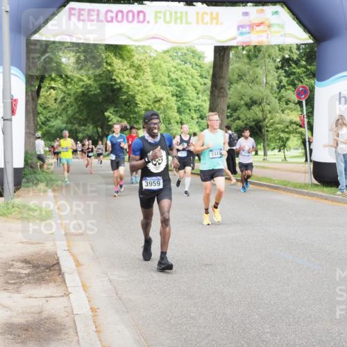 29.06.2025 - hella hamburg halbmarathon MichiJ http://msf.ph/oto/8226017 29.06.2025 10:25:29 Zwischen KM18-KM19 3959, 5315, 5961, 7152, 10852, 12051, 12168, 13972, 16158, 17217, 18357, 18824 meine-sportfotos.de