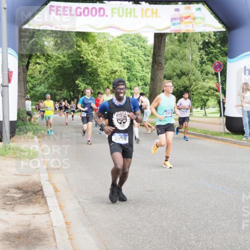 29.06.2025 - hella hamburg halbmarathon MichiJ http://msf.ph/oto/8226033 29.06.2025 10:25:29 Zwischen KM18-KM19 3959, 5315, 5961, 7152, 10852, 12051, 12168, 13972, 16158, 17217, 18357, 18824 meine-sportfotos.de