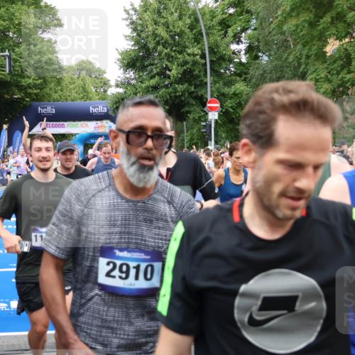 29.06.2025 - hella hamburg halbmarathon Zöllner http://msf.ph/oto/8226038 29.06.2025 10:52:59 Ziel 1257, 1258, 1657, 2099, 2444, 2814, 4557, 4558, 4770, 5907, 7509, 8139, 8720, 8955, 10724, 10811, 11992, 12367, 12519, 14791, 15430, 18590, 18720 meine-sportfotos.de
