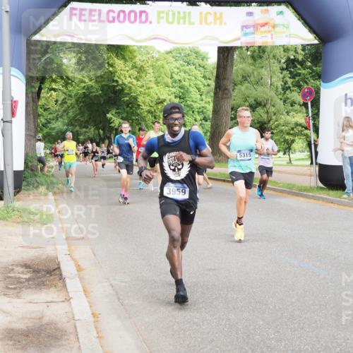 29.06.2025 - hella hamburg halbmarathon MichiJ http://msf.ph/oto/8226045 29.06.2025 10:25:29 Zwischen KM18-KM19 3959, 5315, 5961, 7152, 10852, 12051, 12168, 13972, 16158, 17217, 18357, 18824 meine-sportfotos.de