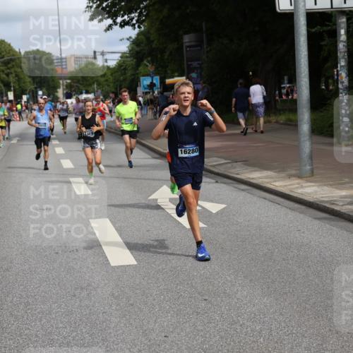 29.06.2025 - hella hamburg halbmarathon Yannick Fuchs http://msf.ph/oto/8226046 29.06.2025 10:33:24 20KM 1164, 2262, 2719, 2980, 3014, 3136, 3431, 4359, 5091, 5248, 6682, 6684, 7110, 8450, 8958, 9403, 10218, 11055, 11281, 11282, 11379, 11447, 12137, 13137, 13755, 13800, 14093, 14905, 15257, 15372, 15561, 15965, 16280, 17154, 17646, 17722, 18188, 18761, 19004, 19151 meine-sportfotos.de
