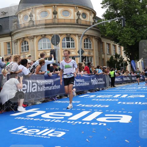 29.06.2025 - hella hamburg halbmarathon Strokosch-Dieckow http://msf.ph/oto/8226075 29.06.2025 10:31:06 Ziel 3201, 5826, 10017, 10298, 10929, 12232, 13754, 18177 meine-sportfotos.de