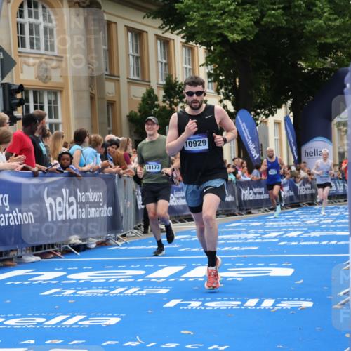 29.06.2025 - hella hamburg halbmarathon Strokosch-Dieckow http://msf.ph/oto/8226084 29.06.2025 10:31:08 Ziel 3201, 5826, 10017, 10298, 10929, 11857, 12232, 13754, 14450, 18177, 19042 meine-sportfotos.de