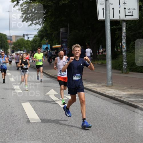 29.06.2025 - hella hamburg halbmarathon Yannick Fuchs http://msf.ph/oto/8226143 29.06.2025 10:33:25 20KM 1164, 2262, 2719, 2980, 3014, 3136, 3431, 4359, 5091, 5248, 6682, 6684, 8450, 8958, 9403, 10218, 11055, 11281, 11282, 11379, 11447, 12137, 13137, 13800, 14093, 14905, 15257, 15372, 15561, 15873, 15965, 16280, 17154, 17646, 17722, 18188, 18761, 19004, 19151 meine-sportfotos.de