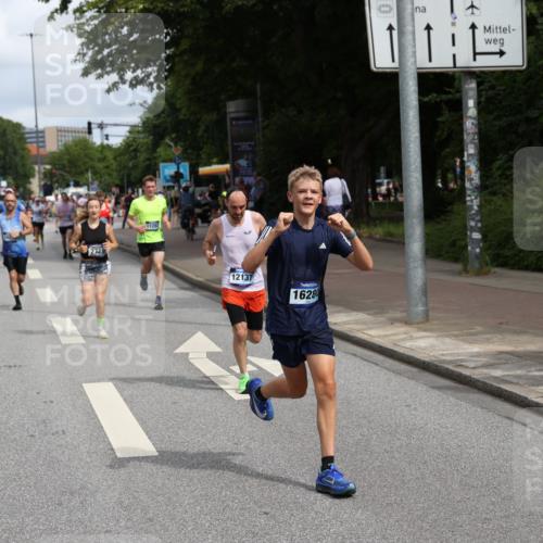 29.06.2025 - hella hamburg halbmarathon Yannick Fuchs http://msf.ph/oto/8226158 29.06.2025 10:33:25 20KM 1164, 2262, 2719, 2980, 3014, 3136, 3431, 4359, 5091, 5248, 6682, 6684, 8450, 8958, 9403, 10218, 11055, 11281, 11282, 11379, 11447, 12137, 13137, 13800, 14093, 14905, 15257, 15372, 15561, 15873, 15965, 16280, 17154, 17646, 17722, 18188, 18761, 19004, 19151 meine-sportfotos.de