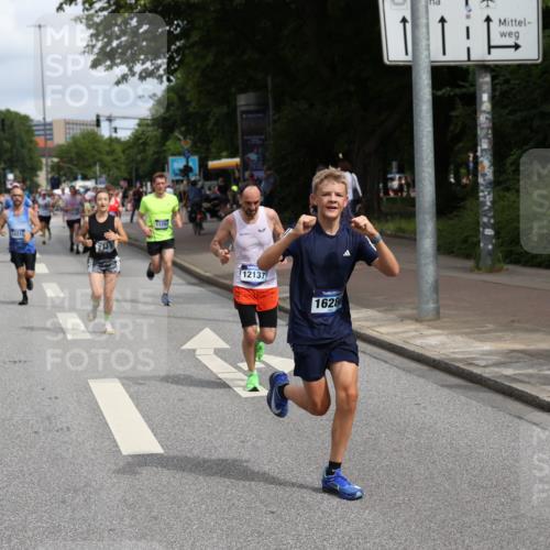 29.06.2025 - hella hamburg halbmarathon Yannick Fuchs http://msf.ph/oto/8226165 29.06.2025 10:33:25 20KM 1164, 2262, 2719, 2980, 3014, 3136, 3431, 4359, 5091, 5248, 6682, 6684, 8450, 8958, 9403, 10218, 11055, 11281, 11282, 11379, 11447, 12137, 13137, 13800, 14093, 14905, 15257, 15372, 15561, 15873, 15965, 16280, 17154, 17646, 17722, 18188, 18761, 19004, 19151 meine-sportfotos.de