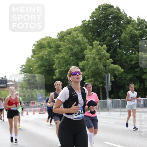 29.06.2025 - hella hamburg halbmarathon Jannik Wohlers http://msf.ph/oto/8226168 29.06.2025 10:27:39 Lombardsbrücke 1148, 5369, 5847, 6632, 7497, 8215, 9567, 11692, 11739, 12780, 12823, 12842, 13568, 13678, 13860, 14155, 15123, 15607, 15608, 16569, 16804, 18256 meine-sportfotos.de