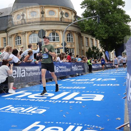 29.06.2025 - hella hamburg halbmarathon Strokosch-Dieckow http://msf.ph/oto/8226185 29.06.2025 10:31:10 Ziel 3201, 4812, 5826, 10017, 10298, 10929, 11857, 12232, 13754, 14450, 14548, 18177, 19042 meine-sportfotos.de