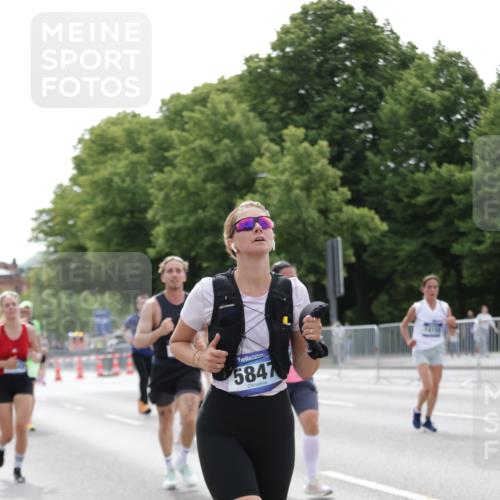29.06.2025 - hella hamburg halbmarathon Jannik Wohlers http://msf.ph/oto/8226208 29.06.2025 10:27:39 Lombardsbrücke 1148, 5369, 5847, 6632, 7497, 8215, 9567, 11692, 11739, 12780, 12823, 12842, 13568, 13678, 13860, 14155, 15123, 15607, 15608, 16569, 16804, 18256 meine-sportfotos.de